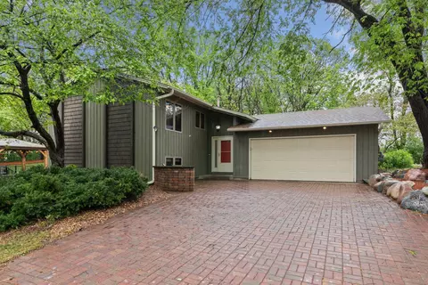 13701 E Wellington Cres, Burnsville, MN 55337