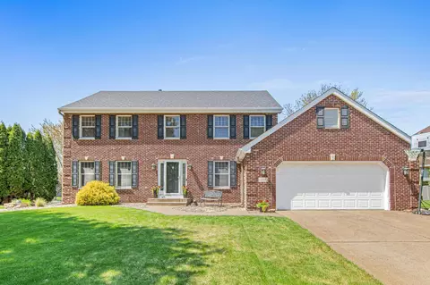 209 Meadowood Ln, Vadnais Heights, MN 55127