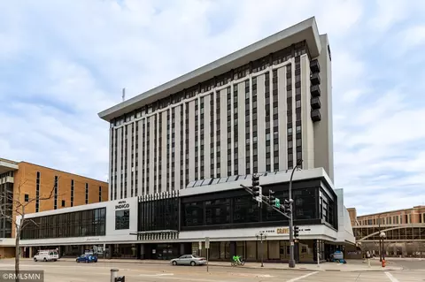 220 Broadway Ave S #1211, Rochester, MN 55904