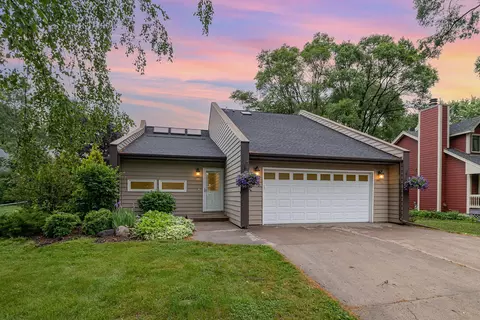 515 Koehler Rd, Vadnais Heights, MN 55127