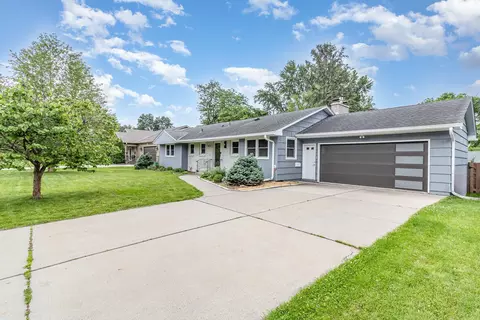 4433 Dunham Dr, Edina, MN 55435