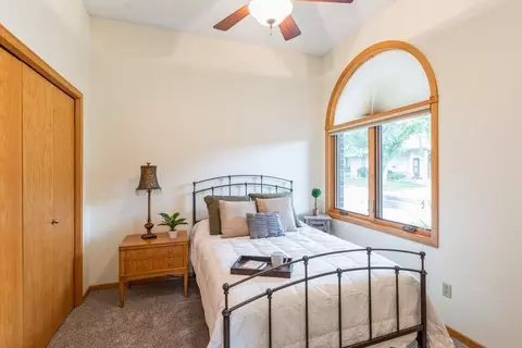 4137 Arbor Ln, Eagan, MN 55122 photo 11