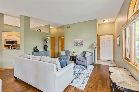 4137 Arbor Ln, Eagan, MN 55122 photo 2
