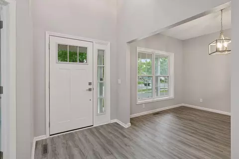 Entry Way - 1418 Bluff St, Dundas, MN 55019 photo 1 of 1