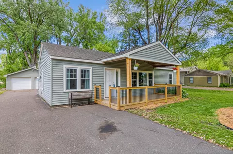689 Berwood Ave, Vadnais Heights, MN 55127