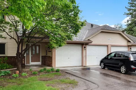 6251 Magda Dr #B, Maple Grove, MN 55369