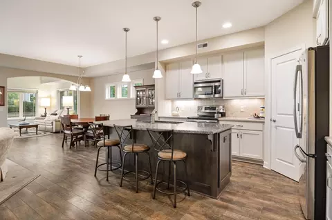 8800 Upper 7th Pl, Lake Elmo, MN 55042