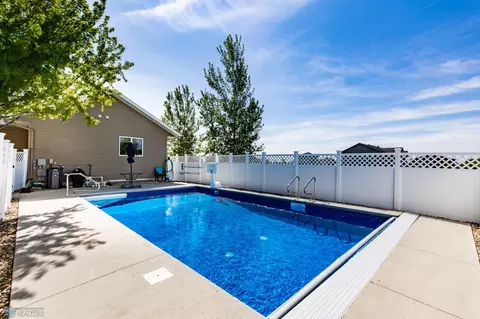 Exterior - 3018 4th St NW, West Fargo, ND 58078 photo 11 of 23