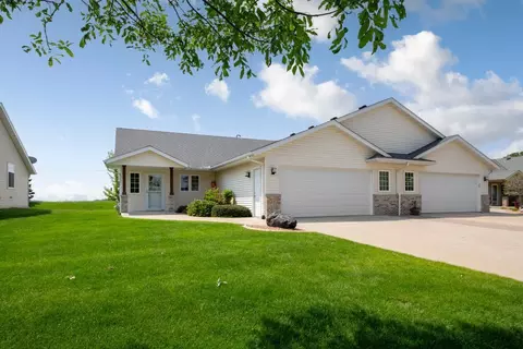 2475 Mossy Creek Dr NE, Owatonna, MN 55060