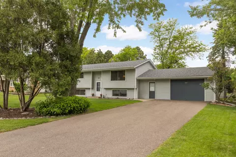 685 County Road C W, Roseville, MN 55113