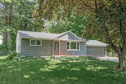 13294 Andrews Ave, Lindstrom, MN 55045