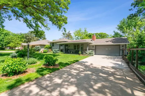 4716 Overlook Dr, Bloomington, MN 55437