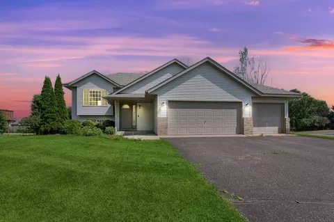 38474 Coventry Dr, North Branch, MN 55056