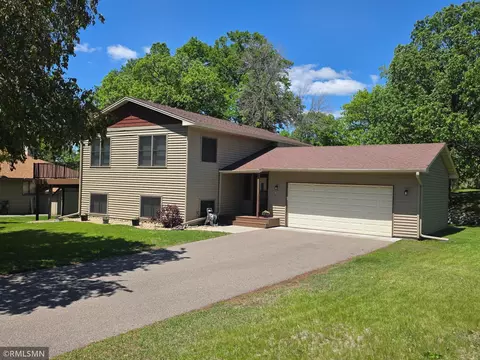 700 Knob Hill Rd, Burnsville, MN 55337