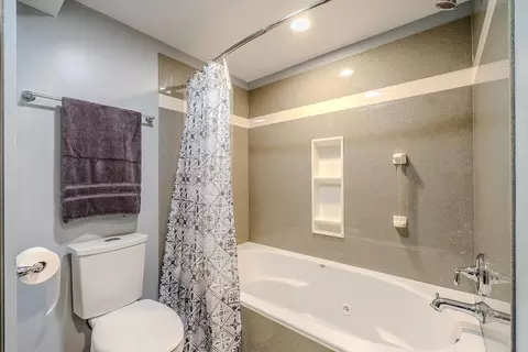 Bath - 5284 Clayton Dr, Maple Plain, MN 55359 photo 4 of 4