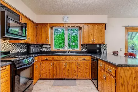Kitchen - 5284 Clayton Dr, Maple Plain, MN 55359 photo 2 of 3