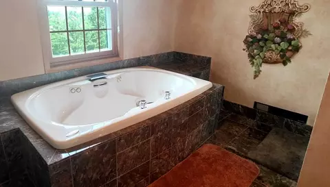 Bath - 8848 E Leander Rd, Cook, MN 55723 photo 5 of 7