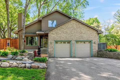 2195 Bayview Pl, Wayzata, MN 55391