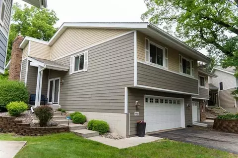 9826 Brighton Ln, Eden Prairie, MN 55347