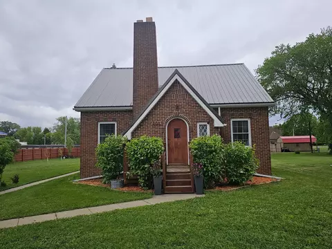 205 2nd Ave W, Lamberton, MN 56152