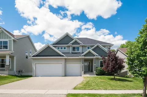 1206 Rosemary Ln, Chaska, MN 55318