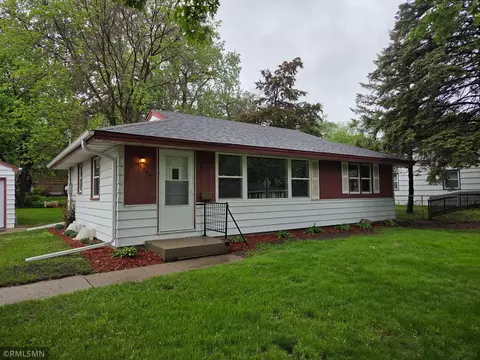5734 W Moore Lake Dr, Fridley, MN 55432