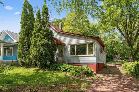 39 Magnolia Ave E, Saint Paul, MN 55117
