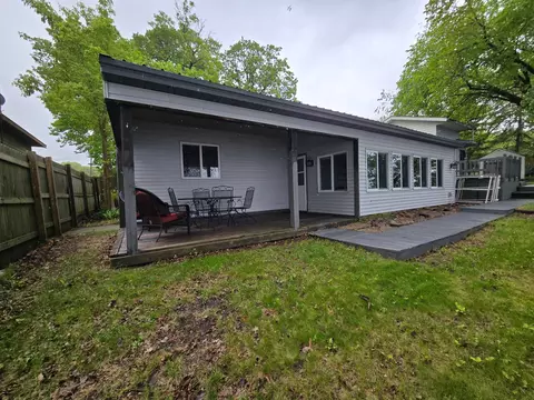 337 Lake Ave N, Spicer, MN 56288