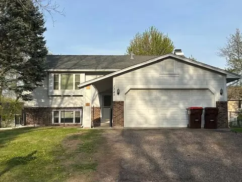 1345 Carriage Rd, Woodbury, MN 55125