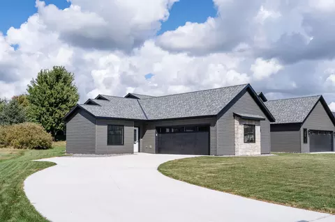 724 Westland Ln, New London, MN 56273