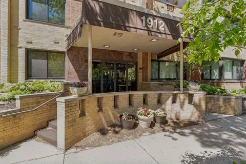 1912 Dupont Ave S #302, Minneapolis, MN 55403