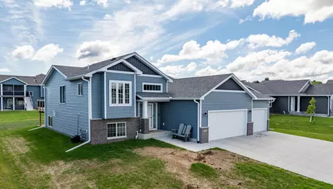1004 7th Ave NW, Kasson, MN 55944