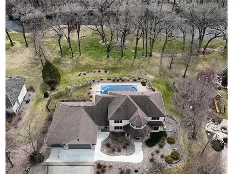 1475 River Shore Dr, Hastings, MN 55033