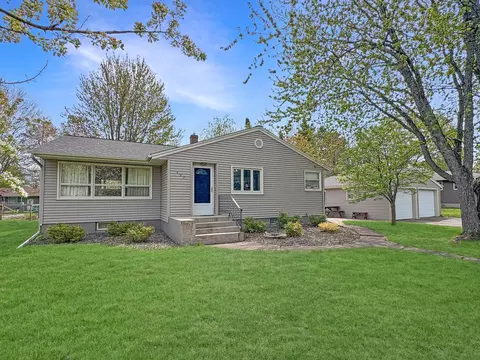 602 26th St, Scanlon, MN 55720