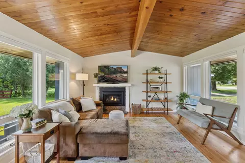 3030 Arona St, Roseville, MN 55113