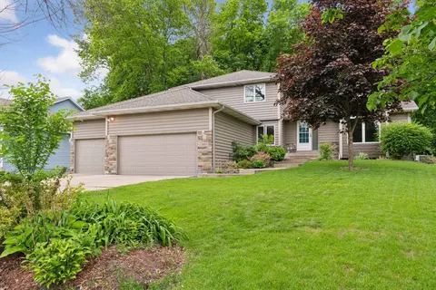 5645 Lone Oak Dr, Savage, MN 55378