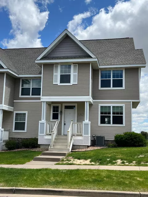 48 Heritage Blvd, Hudson, WI 54016