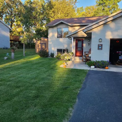 205 Darling Pl, Alexandria, MN 56308