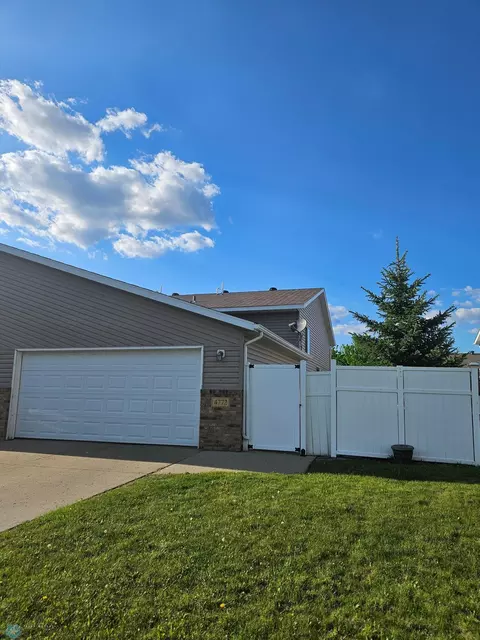 4772 Townsite Pl S, Fargo, ND 58104