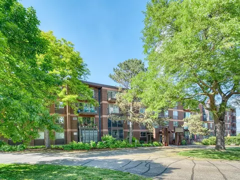 334 Cherokee Ave #302, Saint Paul, MN 55107
