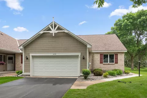 2735 Lake Court Dr, Mounds View, MN 55112