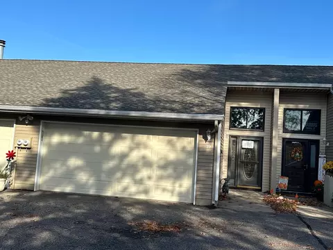 39 Round Lake Trl, Little Canada, MN 55117