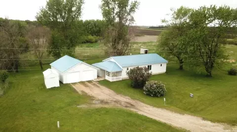 5685 40th St, Riceville, IA 50466