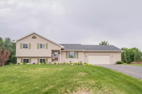 4064 135th St, Lake Hallie, WI 54729