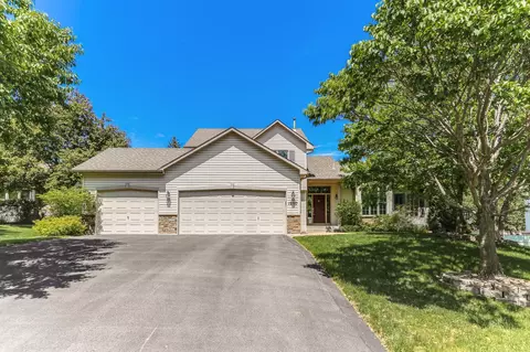 1290 Wildflower Ln, Chaska, MN 55318