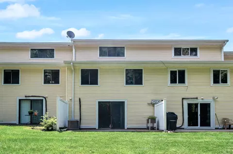 Exterior - 3238 Valley Ridge Dr, Eagan, MN 55121 photo 5 of 7