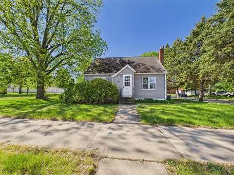 302 E 2nd St S, Melrose, MN 56352