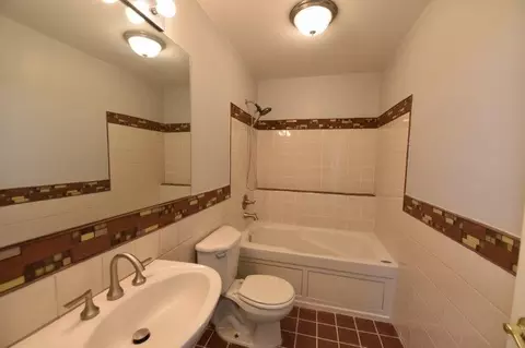 Bath - 9095 Twins St, Brainerd, MN 56401 photo 2 of 2