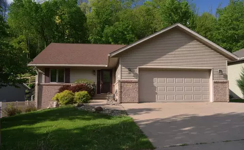 668 Hallstrom Dr, Red Wing, MN 55066