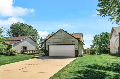 3729 Hamlet Ave N, Oakdale, MN 55128